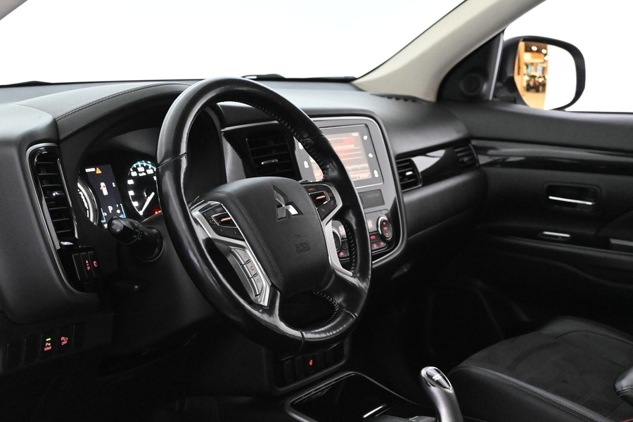 Mitsubishi Outlander PHEV vaihtoauto