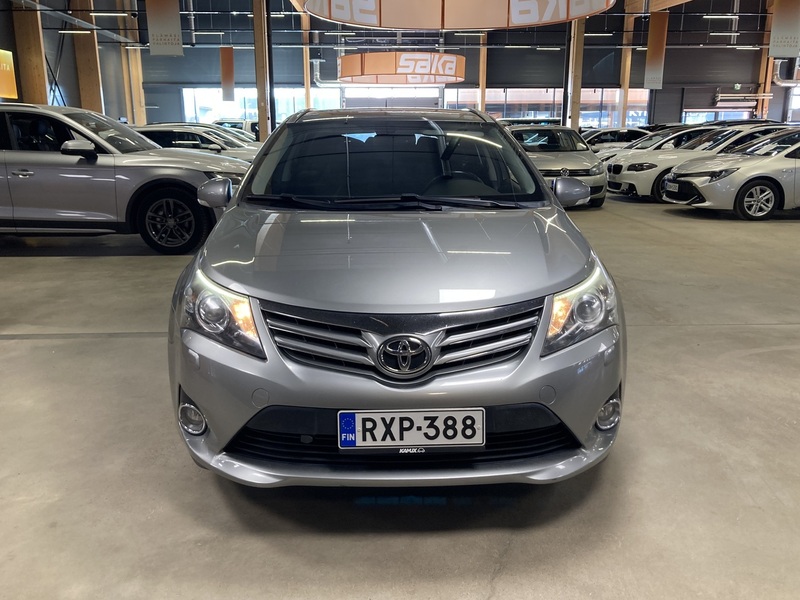 Toyota Avensis vaihtoauto