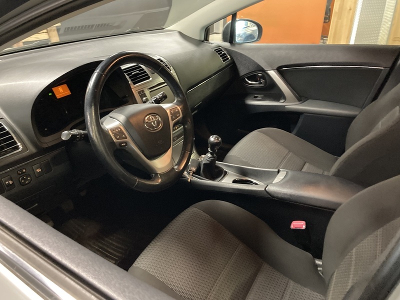 Toyota Avensis vaihtoauto