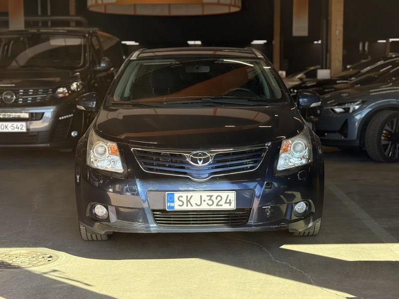 Toyota Avensis vaihtoauto