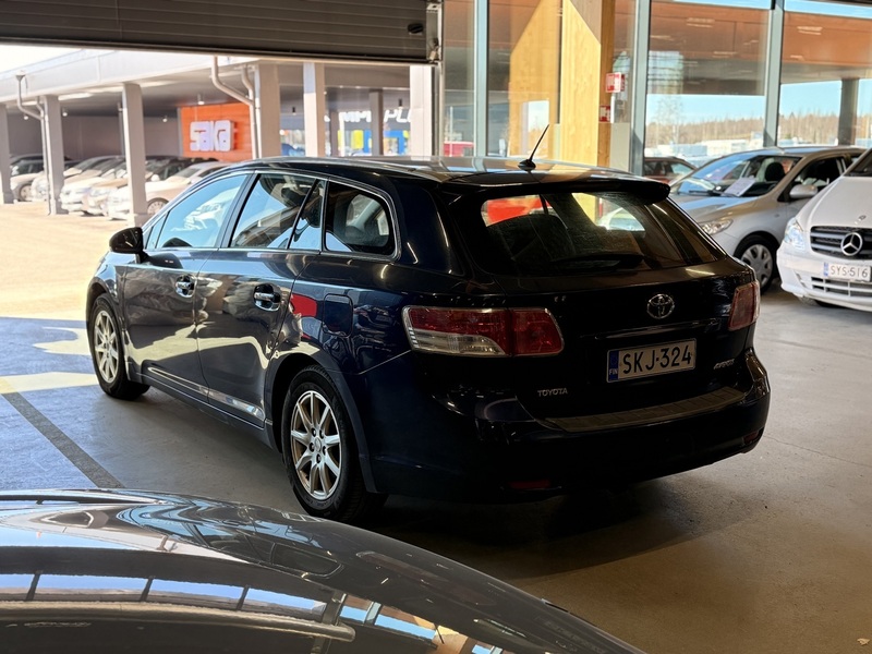 Toyota Avensis vaihtoauto