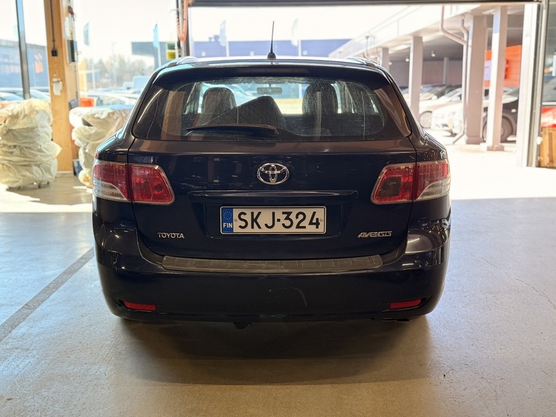 Toyota Avensis vaihtoauto