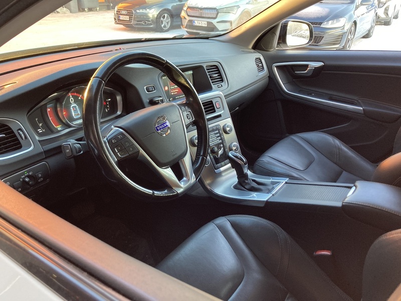 Volvo V60 Cross Country vaihtoauto