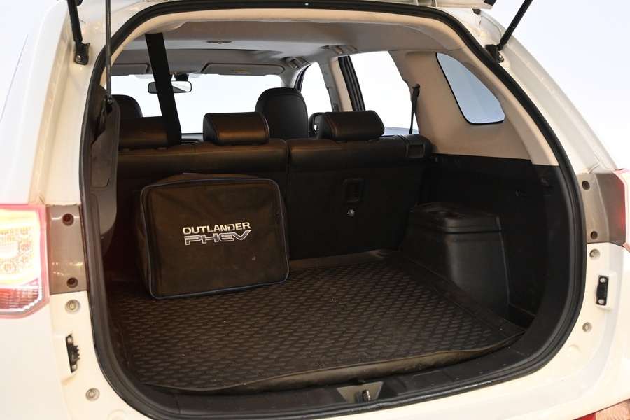 Mitsubishi Outlander PHEV vaihtoauto