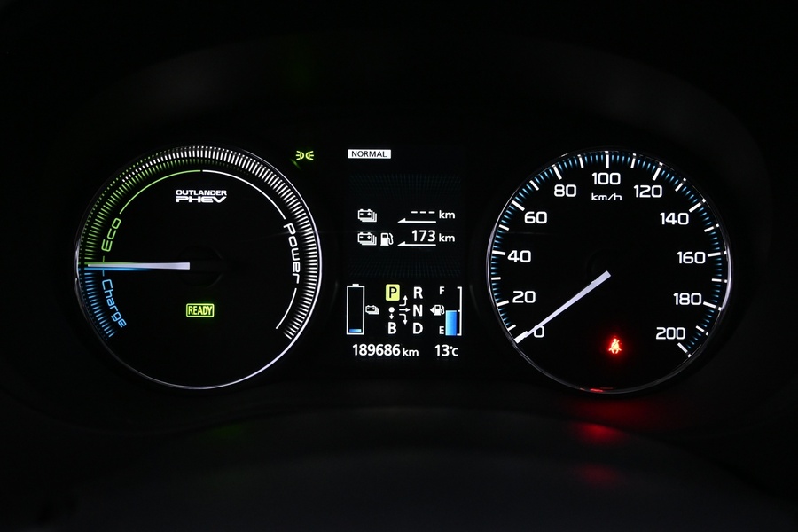 Mitsubishi Outlander PHEV vaihtoauto