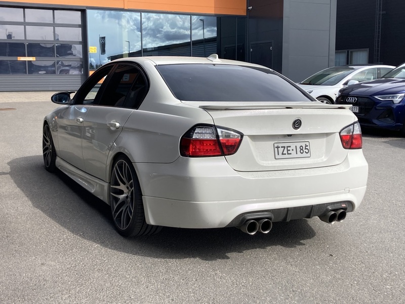 BMW 330 vaihtoauto