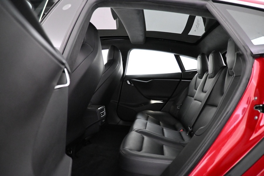 Tesla Model S vaihtoauto