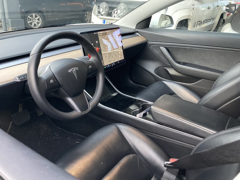 Tesla Model 3 vaihtoauto