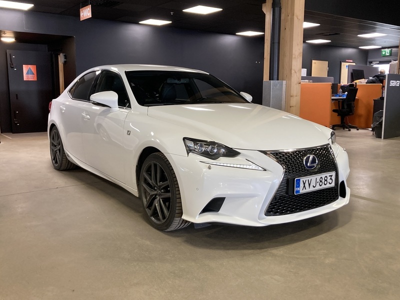 Lexus IS vaihtoauto