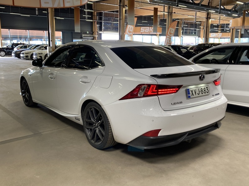 Lexus IS vaihtoauto