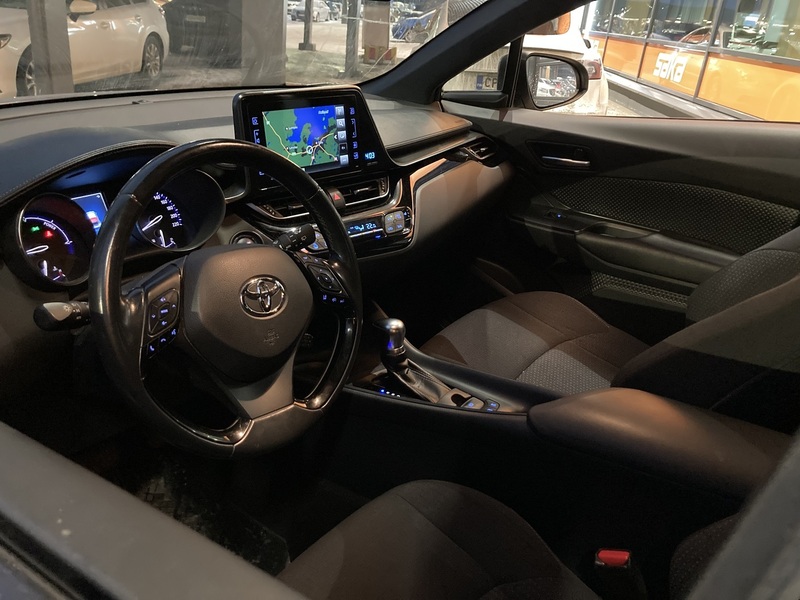 Toyota C-HR vaihtoauto