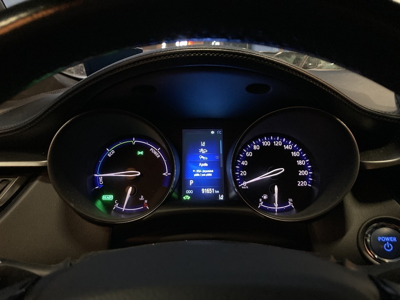 Toyota C-HR vaihtoauto