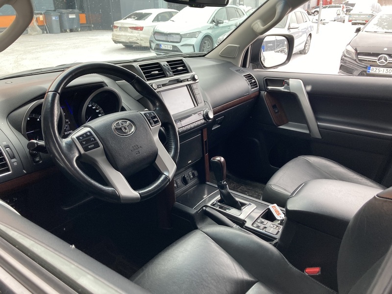 Toyota Land Cruiser vaihtoauto