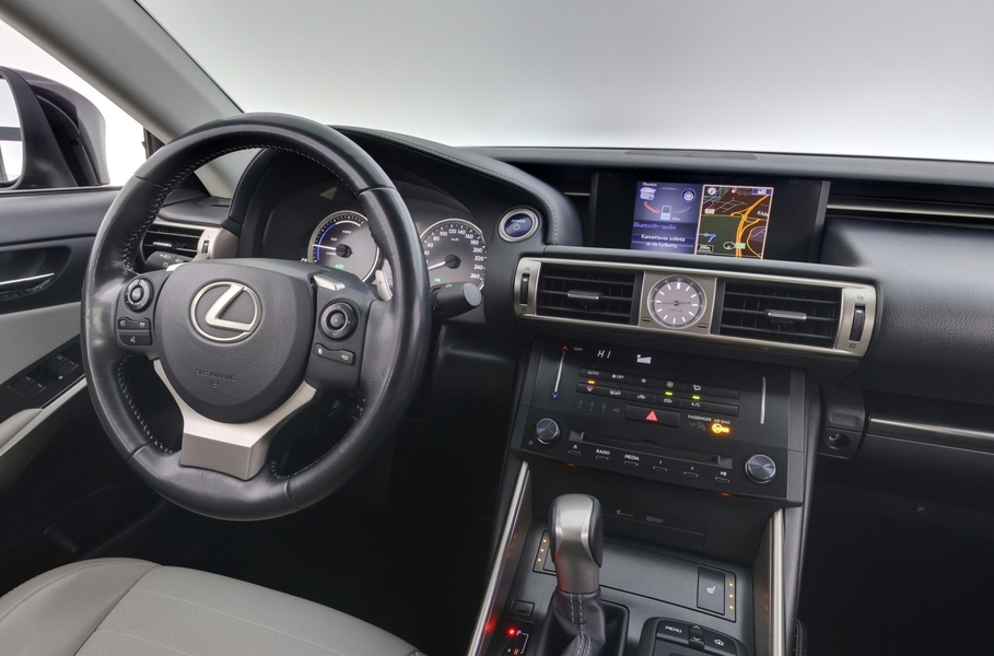 Lexus IS vaihtoauto