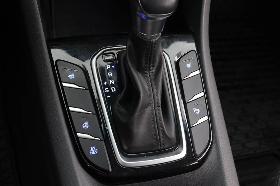 Hyundai IONIQ plug-in vaihtoauto