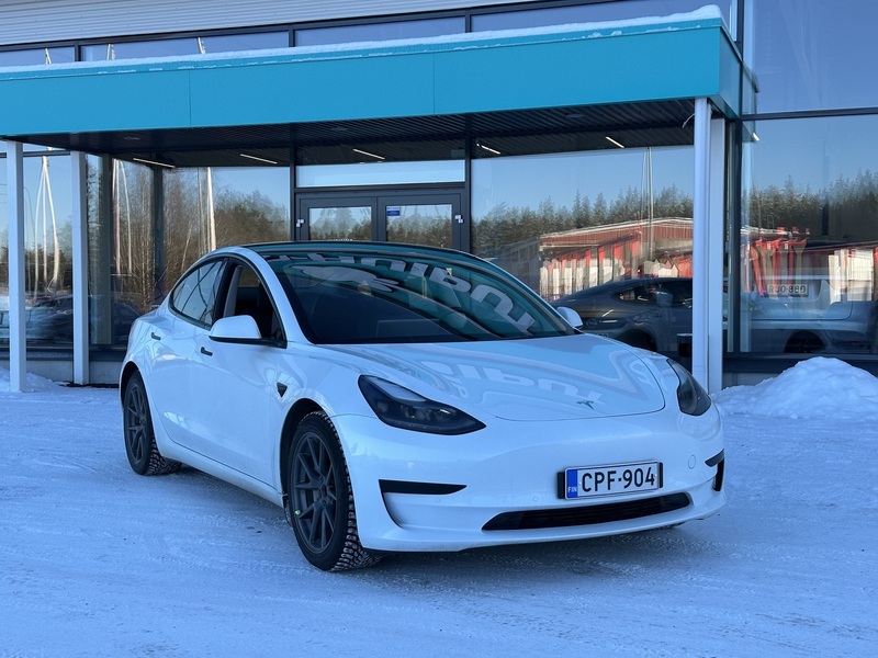 Tesla Model 3 vaihtoauto