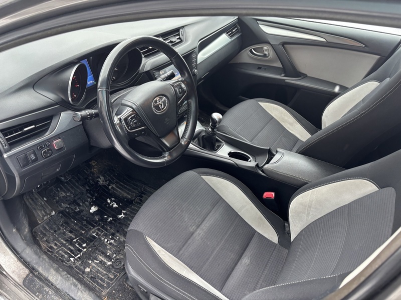 Toyota Avensis vaihtoauto