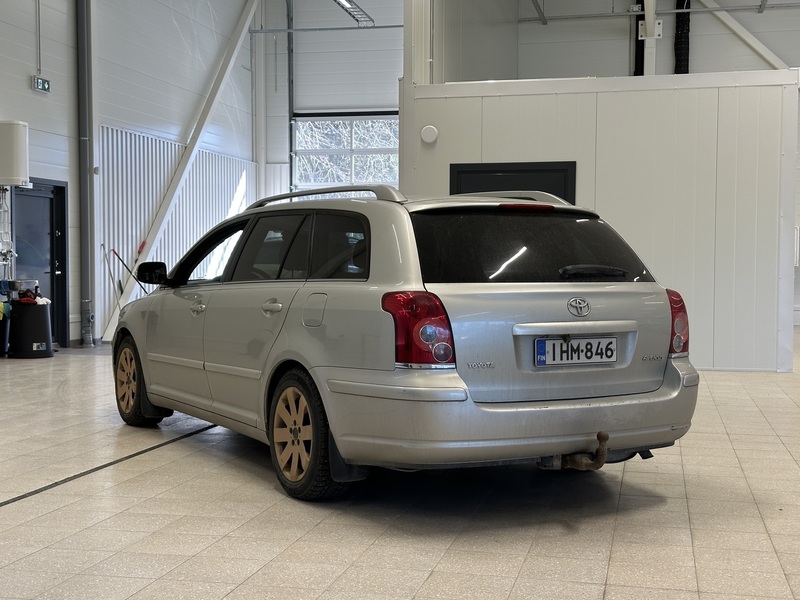 Toyota Avensis vaihtoauto