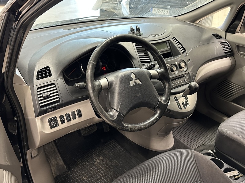 Mitsubishi Grandis vaihtoauto