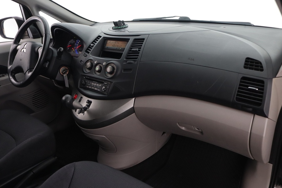 Mitsubishi Grandis vaihtoauto