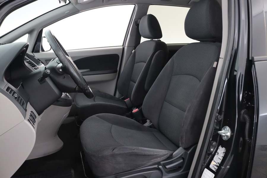 Mitsubishi Grandis vaihtoauto