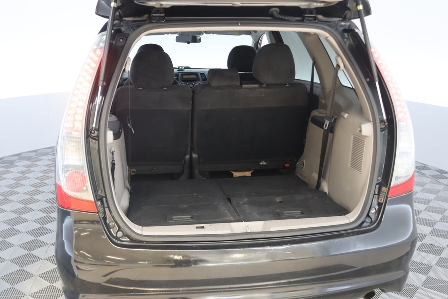 Mitsubishi Grandis vaihtoauto