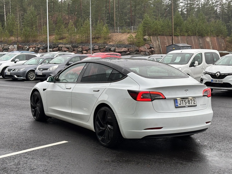 Tesla Model 3 vaihtoauto
