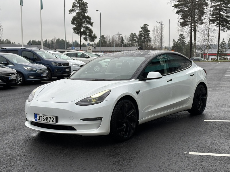 Tesla Model 3 vaihtoauto