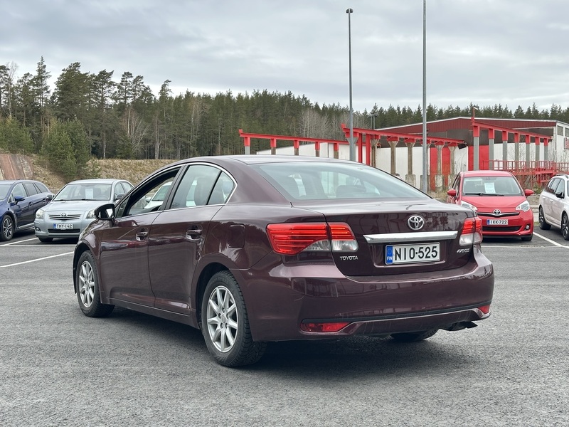 Toyota Avensis vaihtoauto