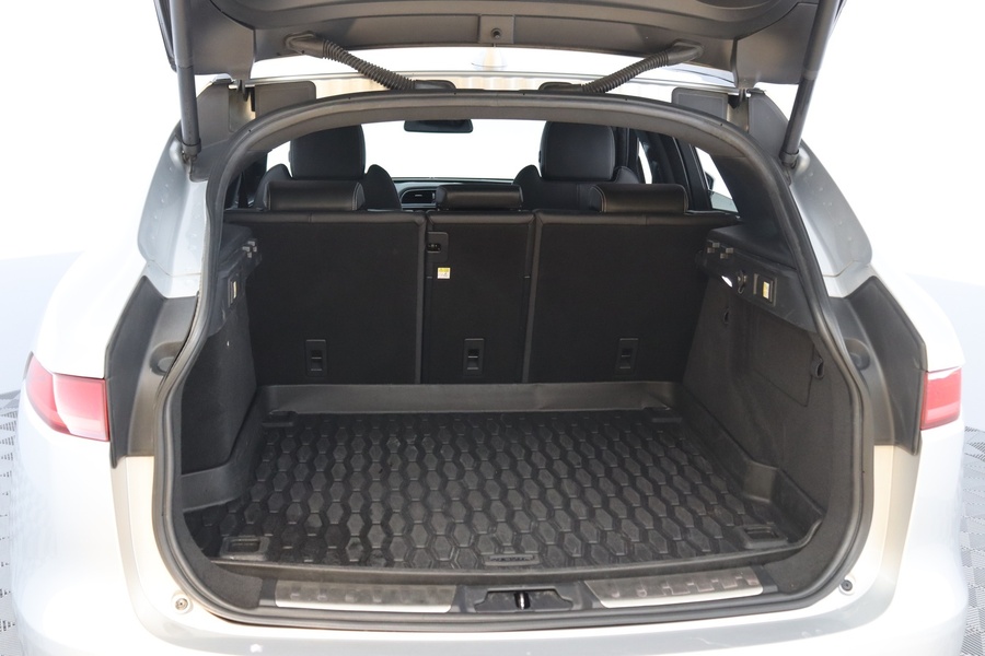 Jaguar F-PACE vaihtoauto