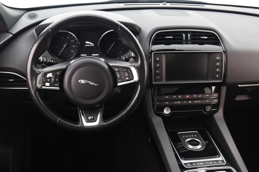 Jaguar F-PACE vaihtoauto