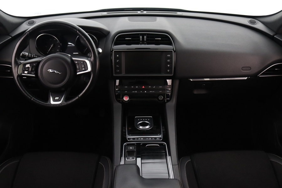 Jaguar F-PACE vaihtoauto