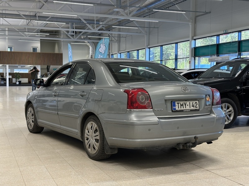Toyota Avensis vaihtoauto
