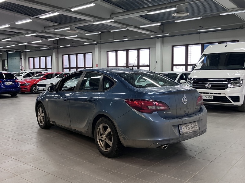 Opel Astra vaihtoauto