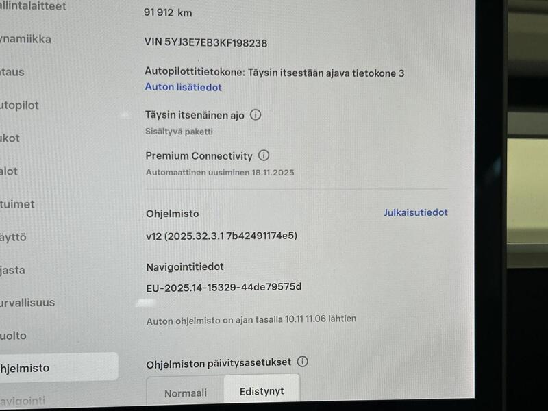 Tesla Model 3 vaihtoauto