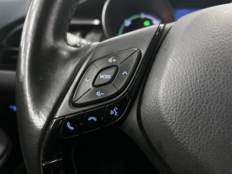 Toyota C-HR vaihtoauto