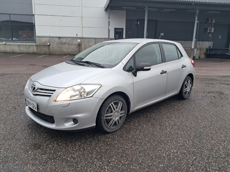 Toyota Auris vaihtoauto