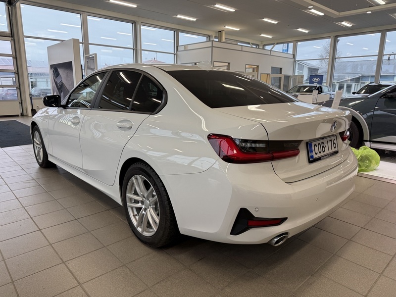 BMW 330 vaihtoauto