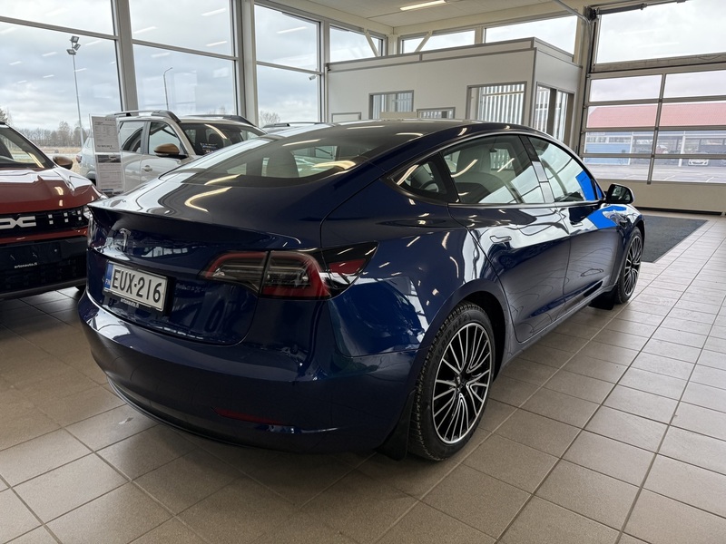 Tesla Model 3 vaihtoauto