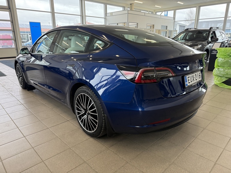 Tesla Model 3 vaihtoauto