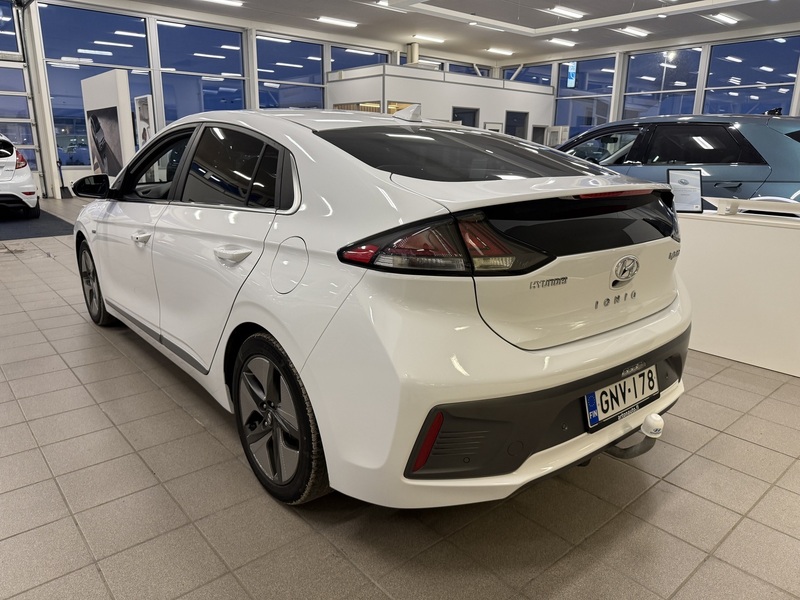 Hyundai IONIQ hybrid vaihtoauto