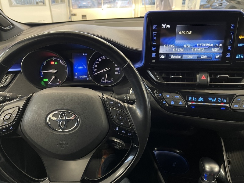 Toyota C-HR vaihtoauto