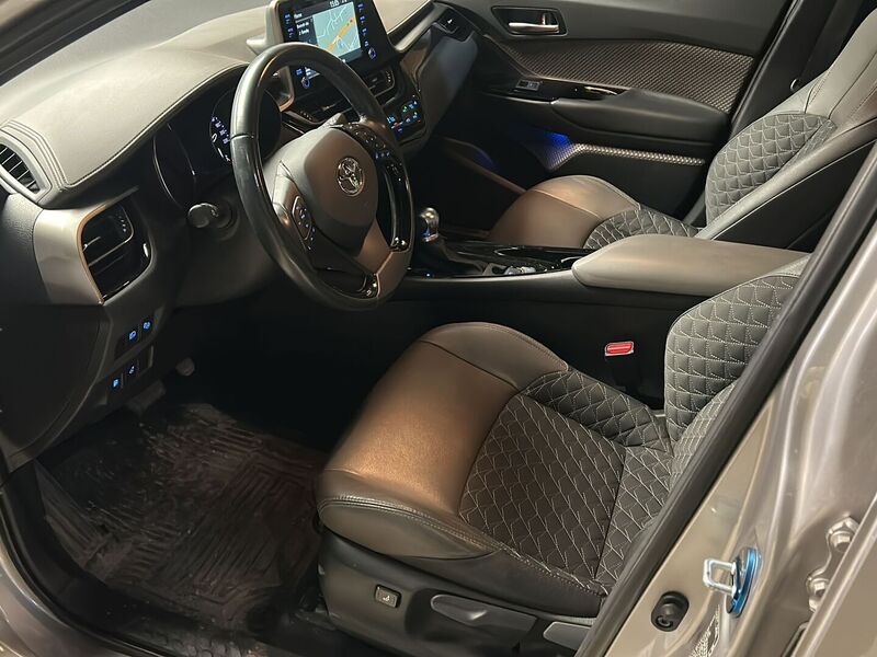 Toyota C-HR vaihtoauto