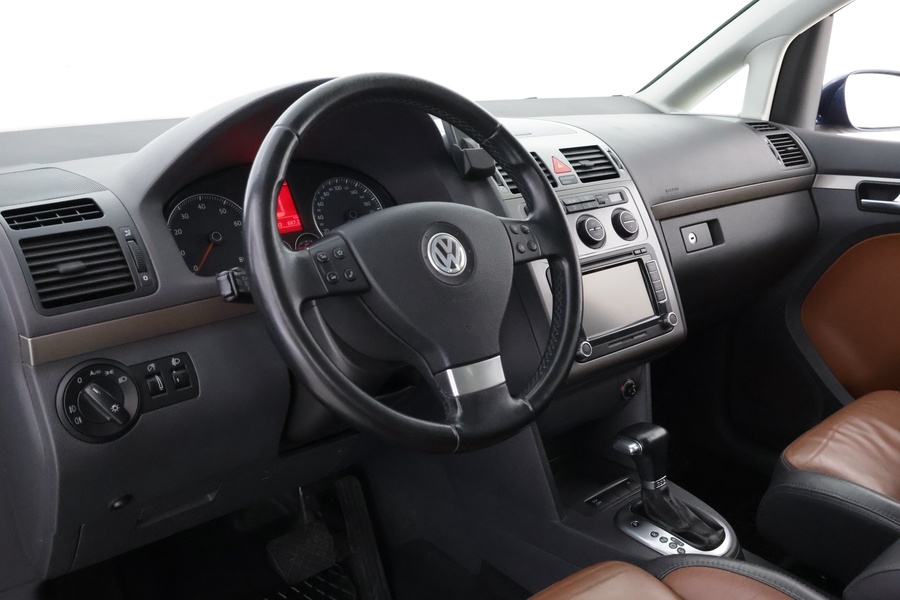 Volkswagen Touran vaihtoauto