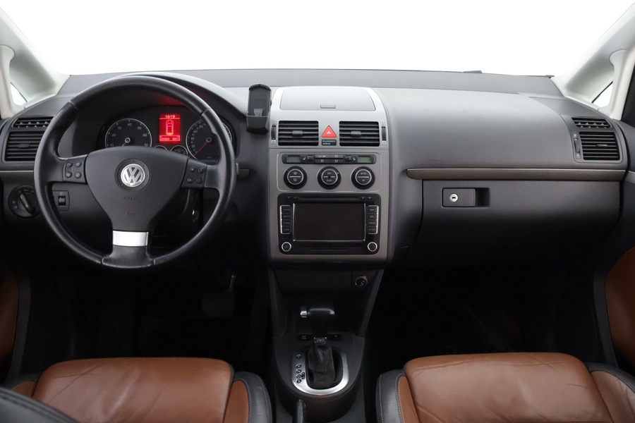 Volkswagen Touran vaihtoauto