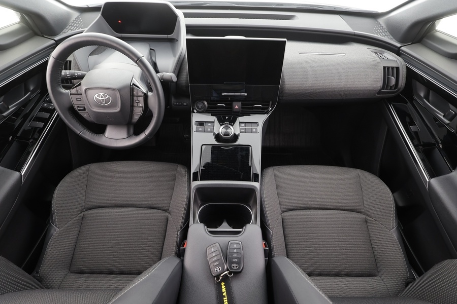 Toyota bZ4X vaihtoauto