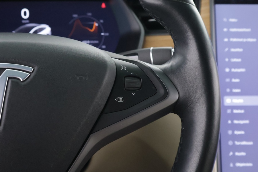 Tesla Model X vaihtoauto