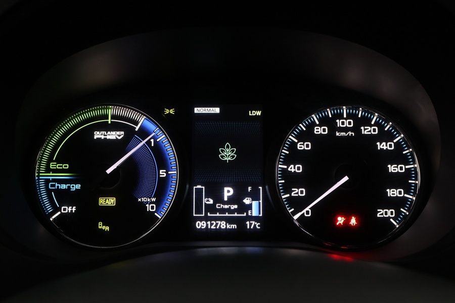 Mitsubishi Outlander PHEV vaihtoauto