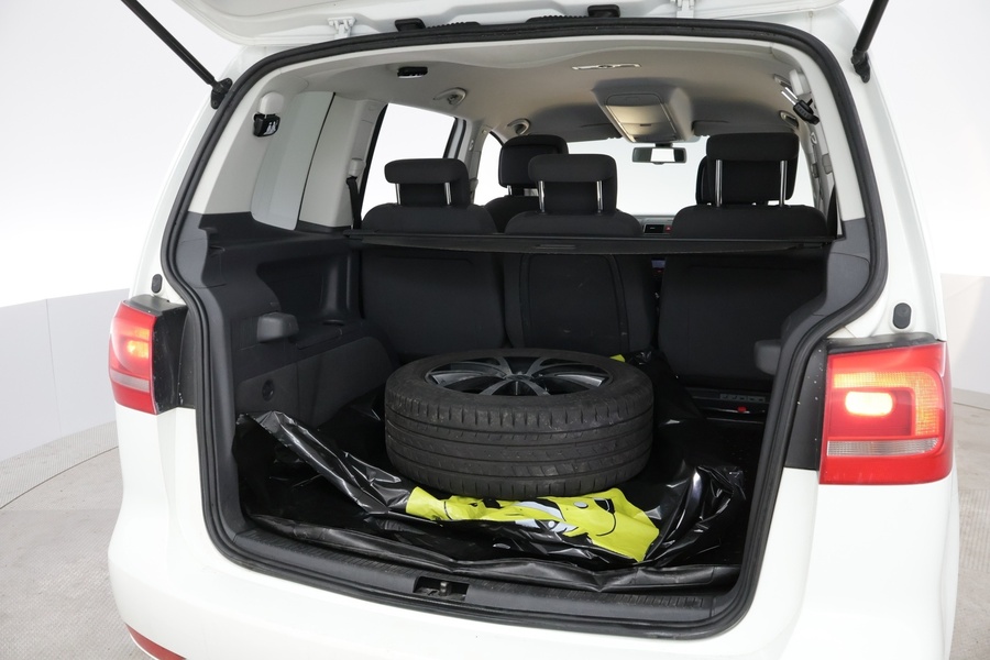 Volkswagen Touran vaihtoauto