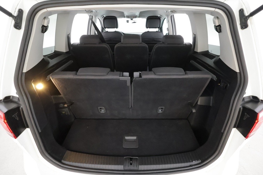 Volkswagen Touran vaihtoauto